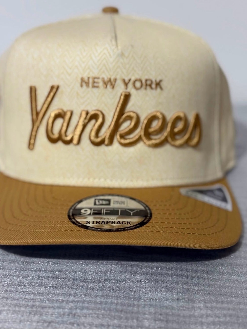 New Era Yankees Strapback Cap - Cream & Brown